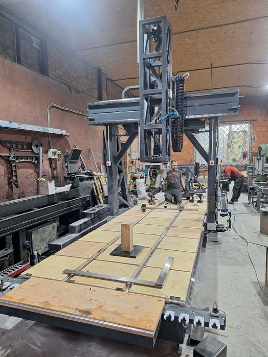 Огромный ЧПУ Фрезер 5 кординат + токарна група