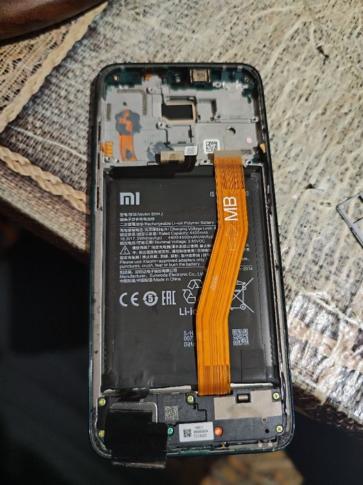 Продам на запчасти ксяоми нот 8 про 6/64