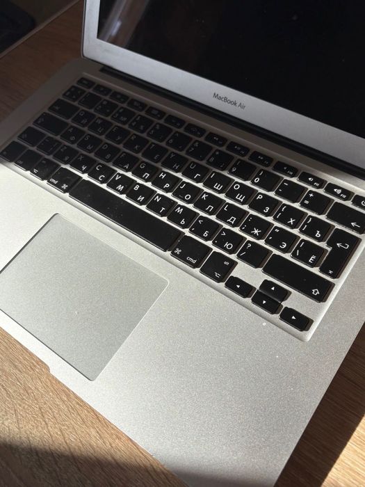 MacBook Air 8GB/128GB (13-inch, 2017), стан майже ідеал