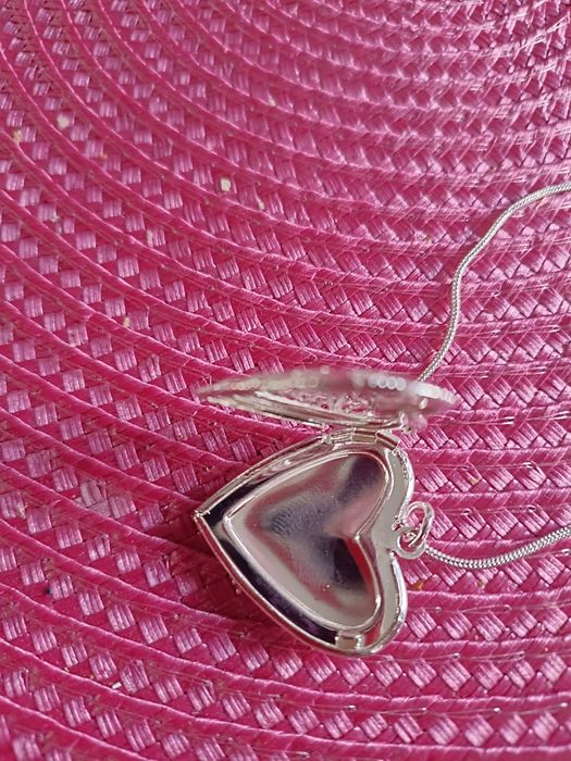 Serce z uszkodzoną żyłka biżuteria wisiorek