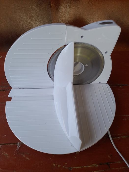 Хліборізка електрична