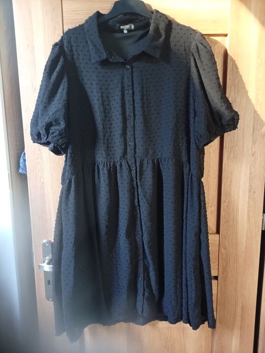 Sukienka czarna krutka z kołnierzem