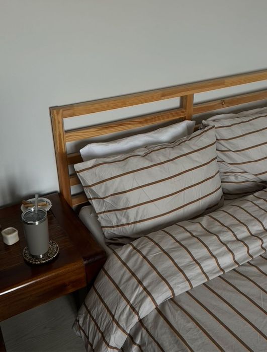 Estrutura de cama TARVA + colchão ÅBYGDA.