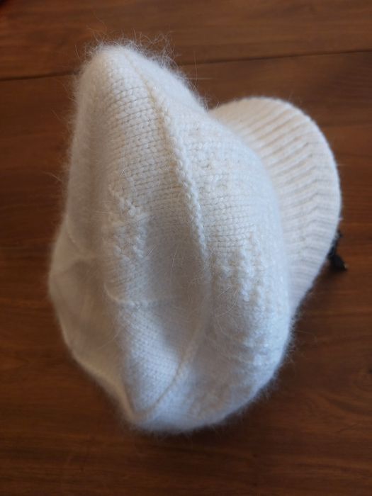 Boné de malha branco