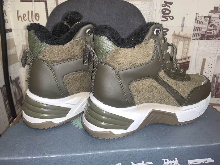 Зимові черевики, ботинки.