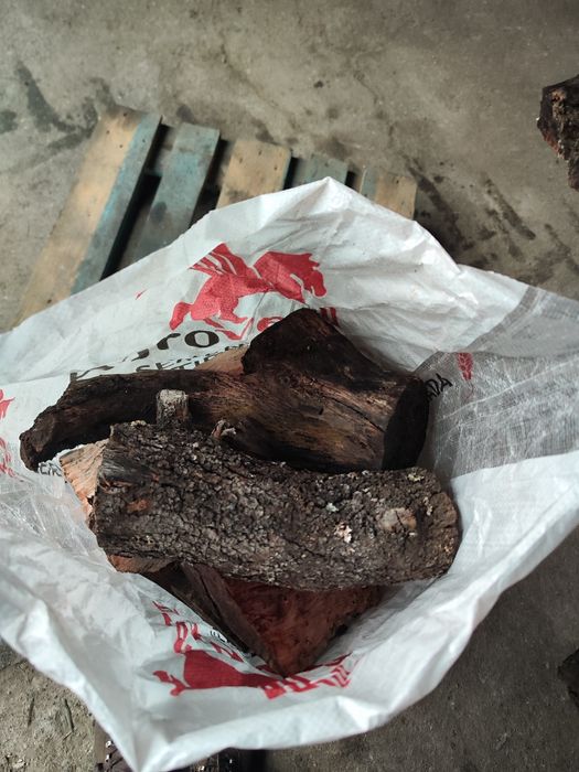 Lenha de azinho totalmente seca e em sacos