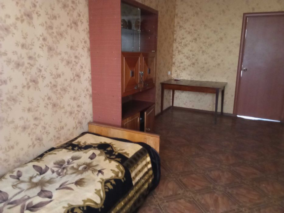 Сдаю комнату в трёшке