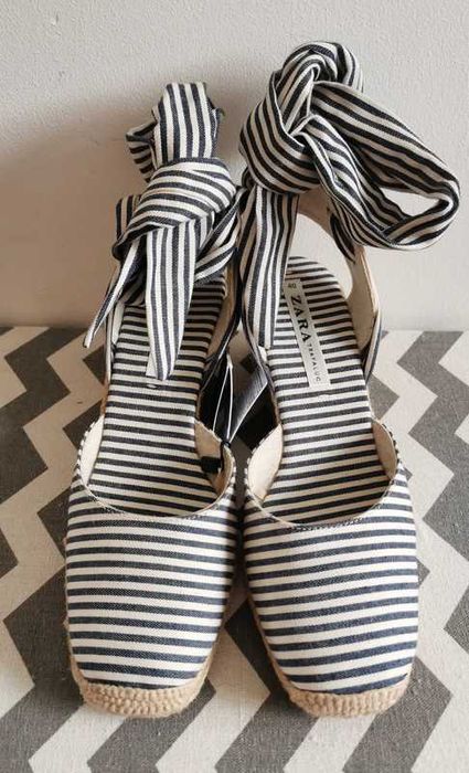 Zara espadryle na koturnie wiązane w kostce