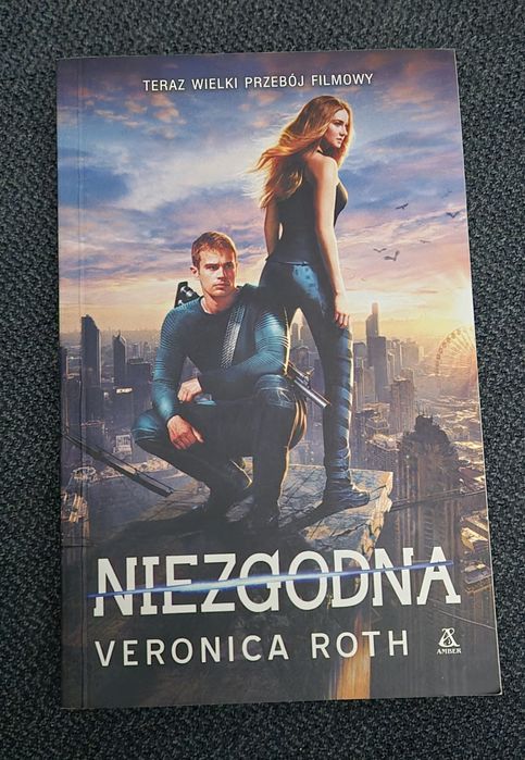 Książka "Niezgodna"