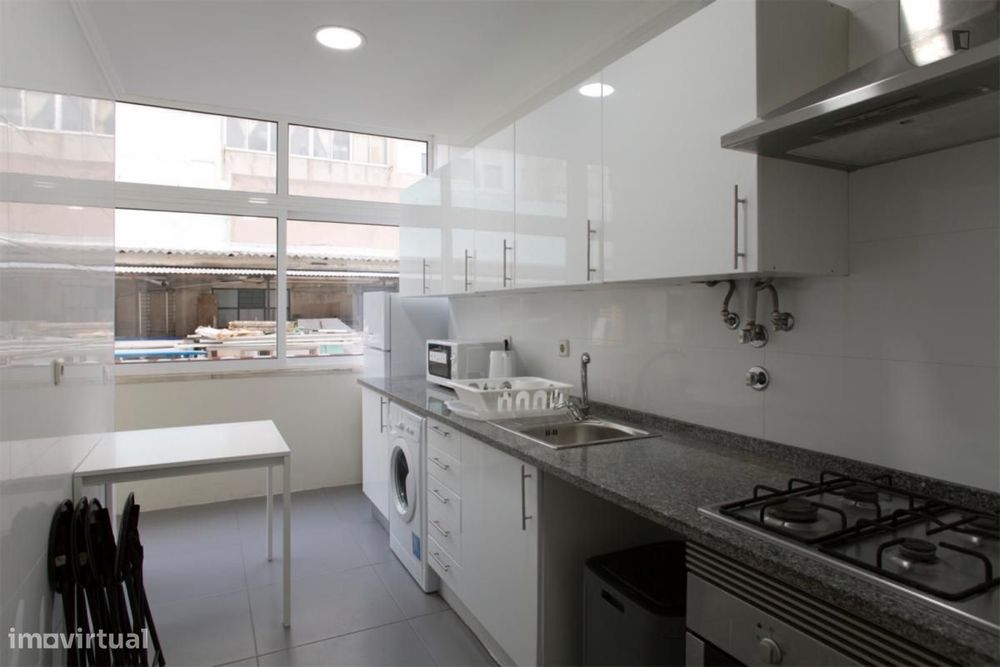 Quarto - localizado em Benfica Lisbon