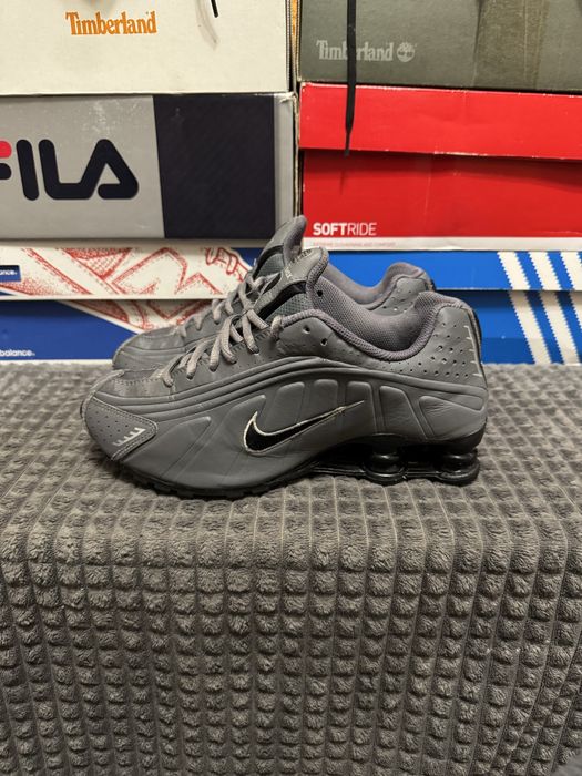 Оригінальні кросівки 39(25см)Nike Shox R4 GS Grey Metallic (CU1721-001) оригінал
