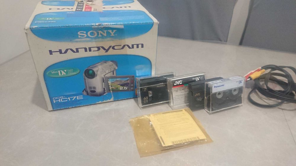 Видеокамера Sony Handycam DCR-HC17E PAL (Коробка, полный комплект. Механика 10/10!)