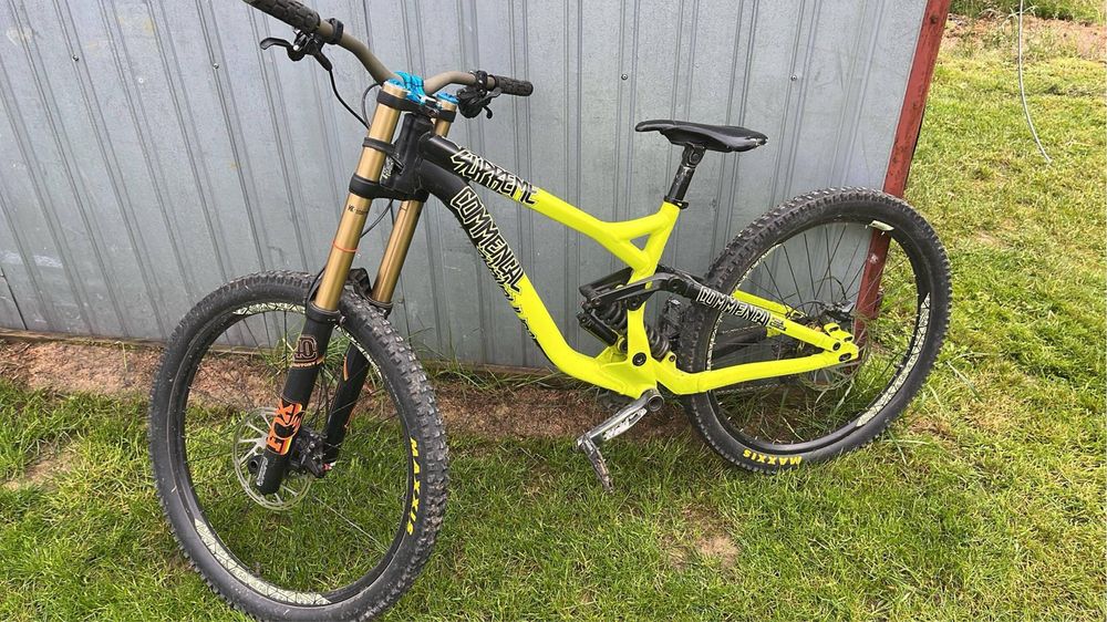 Commencal supreme v3 DH