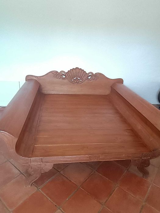 Daybed artesanal esculpido de Java em madeira teca. Vintage e único!