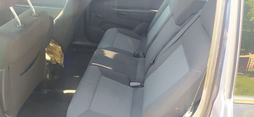 Продам авто опель зафіра б або обміняю на дешевше авто з вашою доплато