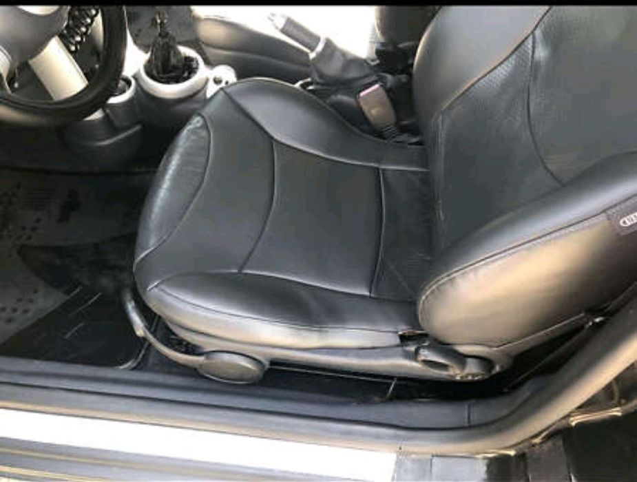 Міні купер 2001 року