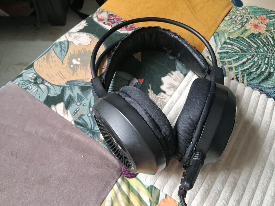 Słuchawki czarne stereo z podświetleniem