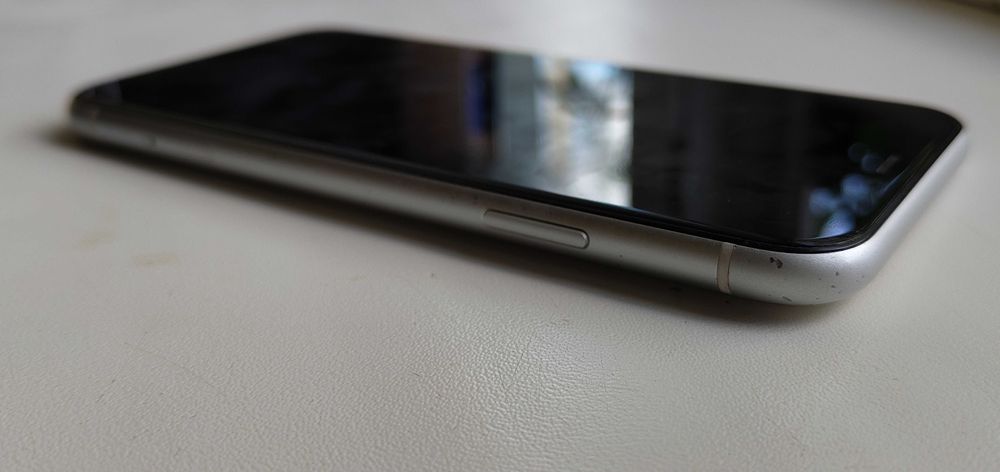 iPhone XR 64gb white