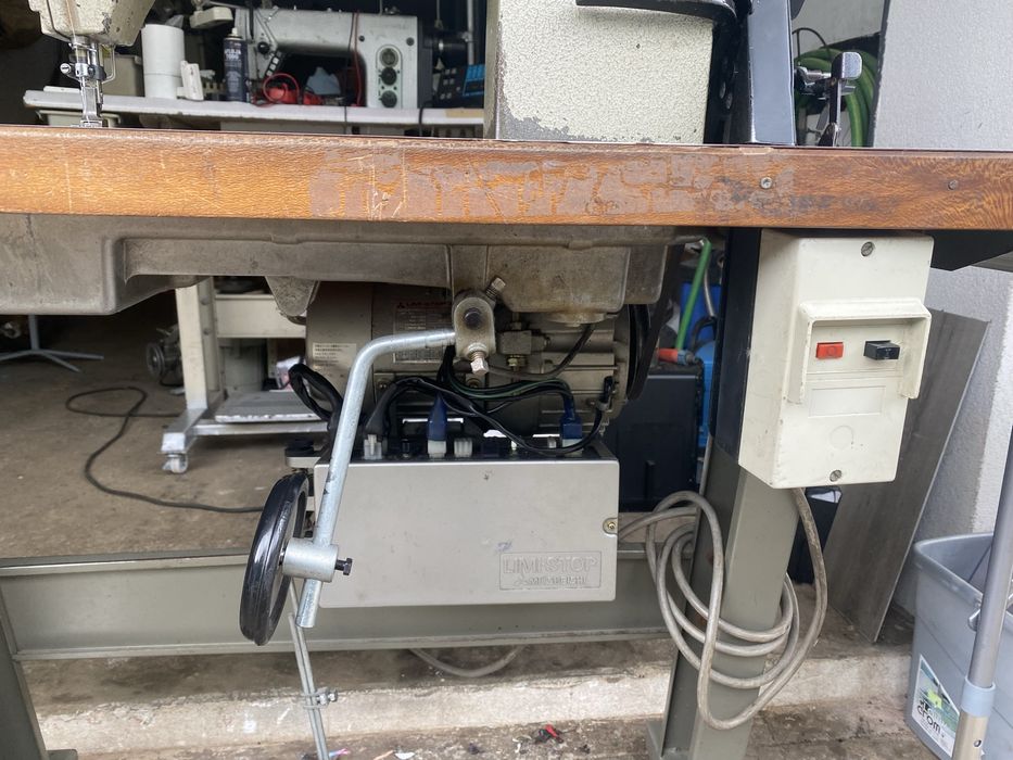 Vendo maquina de costura com corte de linha