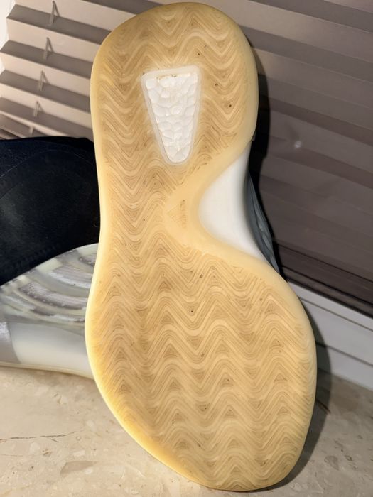 Adidas Yeezy QNTM BSKTBL