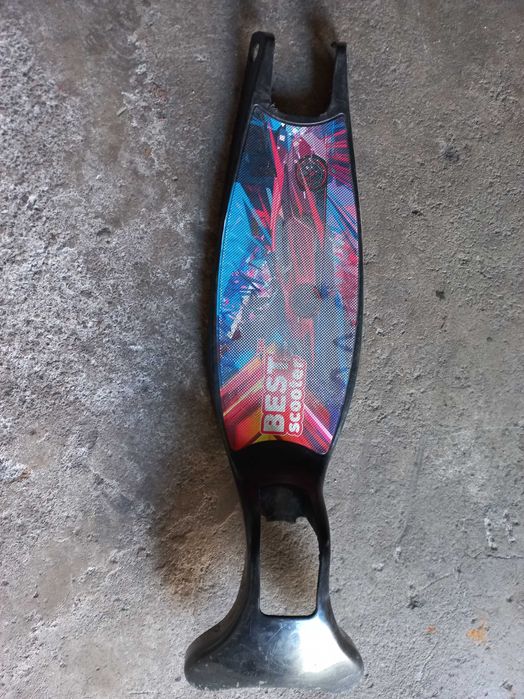 Запчасти на самокат: колеса, пружина, руль.