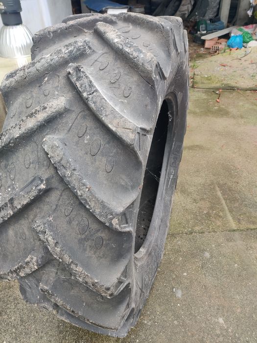 Vendo pneus trator BKT 420 70 r28 usados