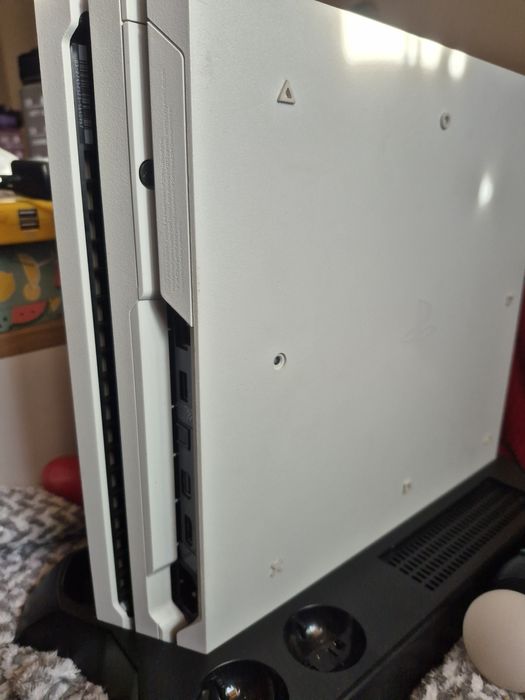 Konsola Sony PlayStation 4 Pro, 2 X Gamepad, 2x Move