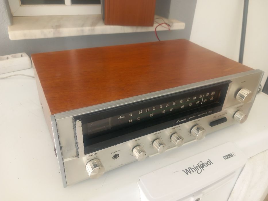 Sansui stereo receiver 221