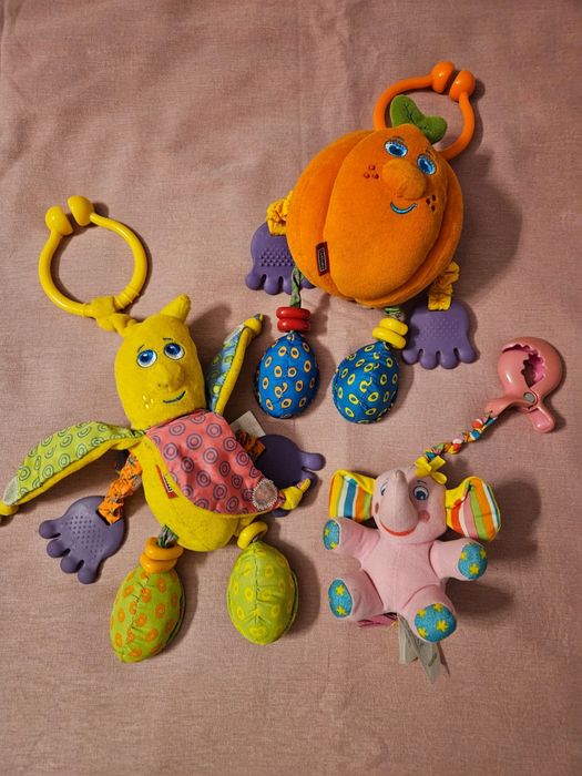 Іграшка брязкальця підвіска tiny love