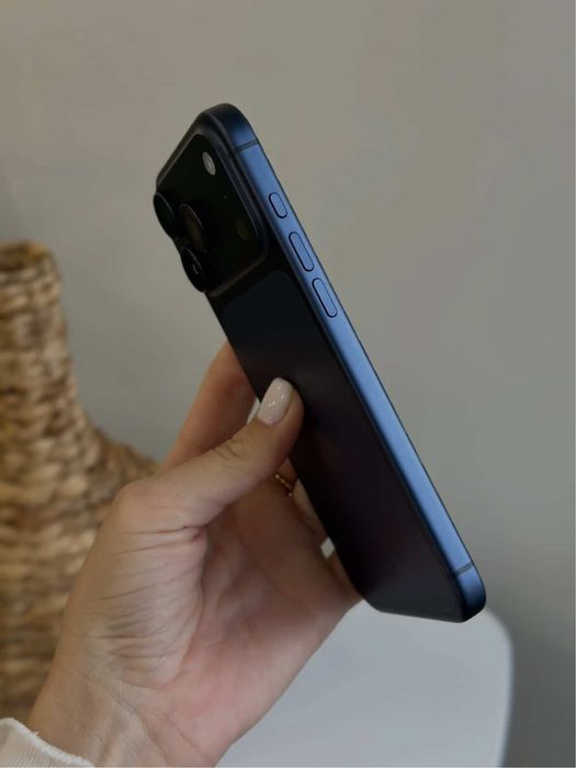 iphone 17 pro max синій