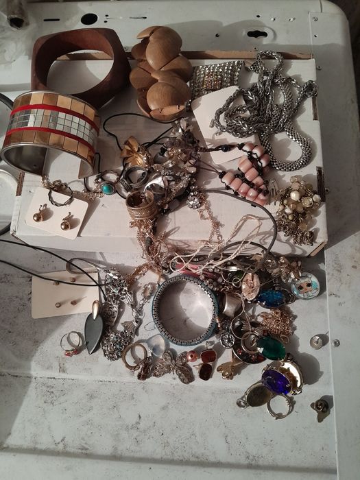 Лот разной бижутерии