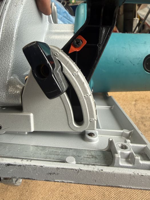 Pilarka tarczowa Makita 5903 R