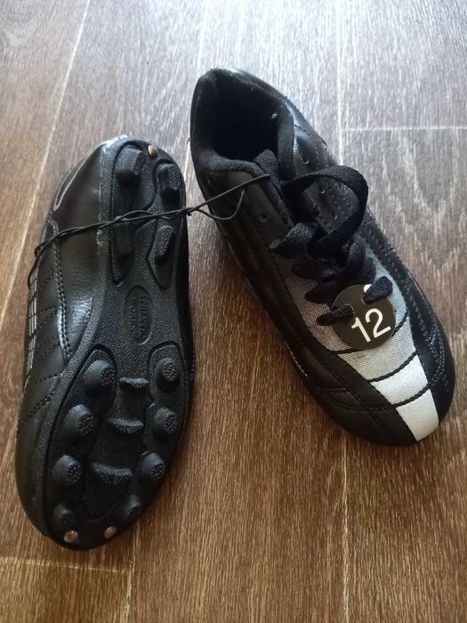 футбольні бутси, взуття для футболу