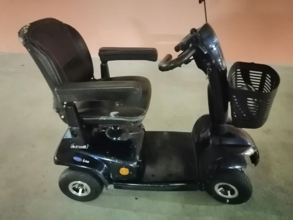 .Scooter eléctrica INVACARE. Para pessoas edosas ou com deficiência de