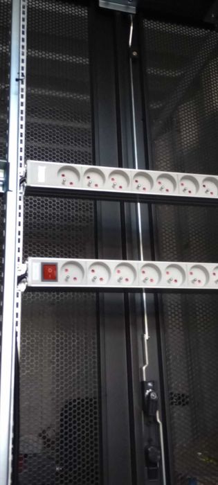 Szafa serwerowa 19" 42U 800x1000 DIGITUS + UPS APC Smart-UPS 5000