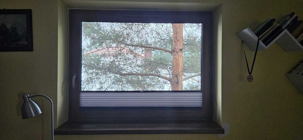 Sprzedam okno z roletą wewnętrzną i moskitierą