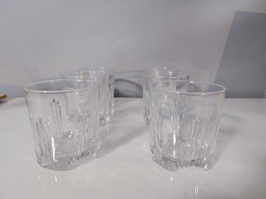 Conjunto whisky. Garrafa e 6 copos trabalhados