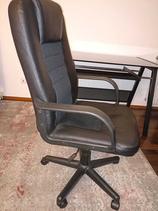 Office Desk + Chair64739427984129121