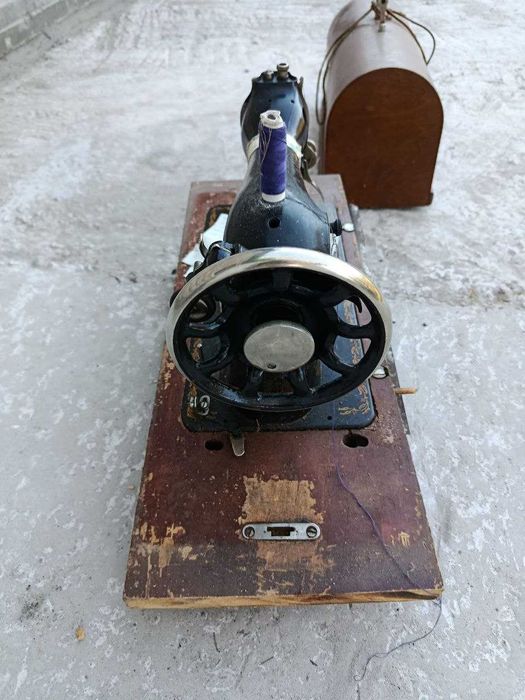 продам швейну машинку