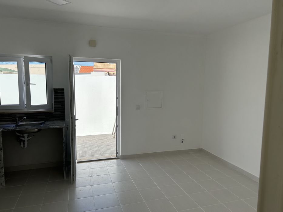 Moradia T1 com agua e luz inclusso na renda