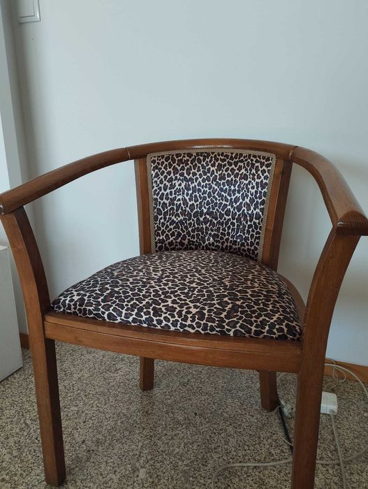 Poltrona com estofo novo