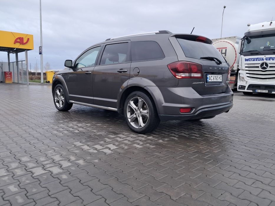 Продам додж джорни кроссроад 2.4  газ бензин  в хорошому стані.