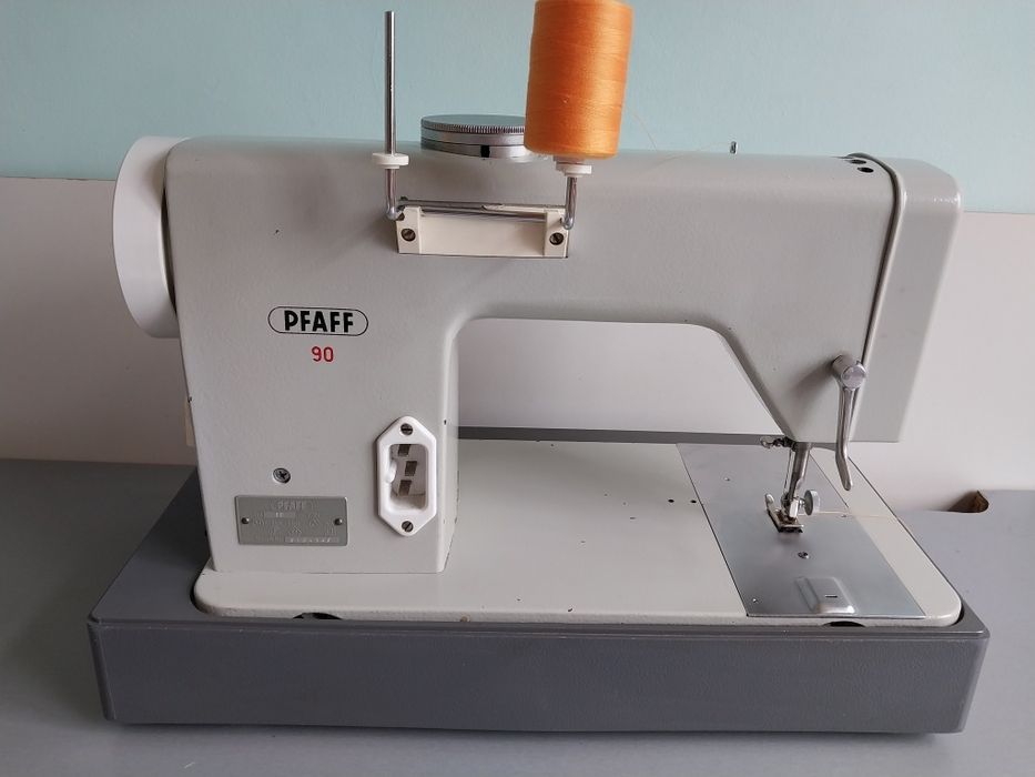 Швейна машинка PFAFF 90