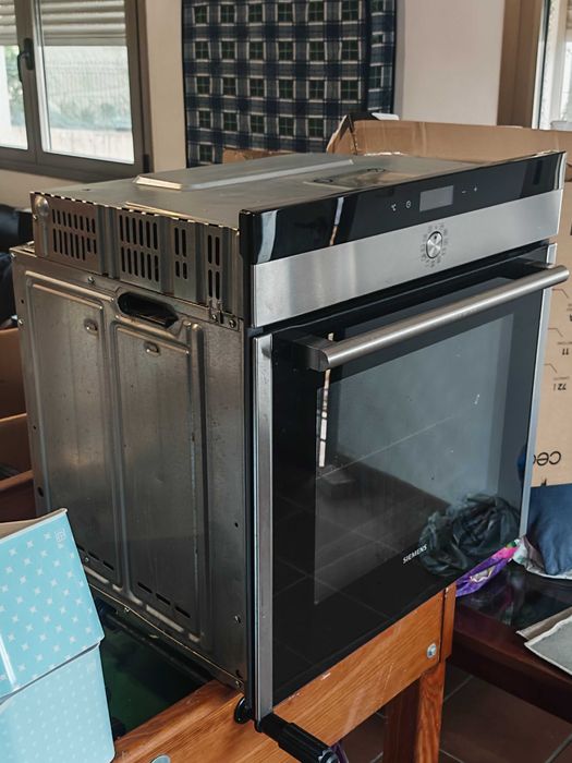 Forno Siemens de encastre HB74AS551E Pirolítico Multifunções - Inox