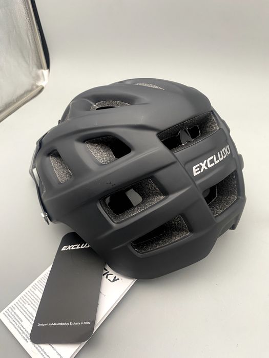 Kask rowerowy Exclusky, przeznaczony do jazdy na rowerze górskim