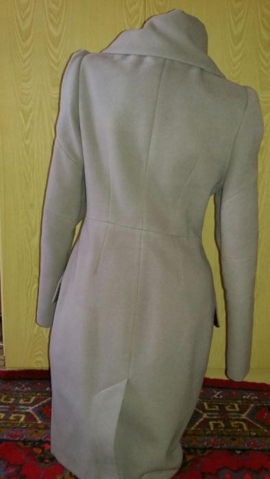 Продам демисезонное пальто 46 размера