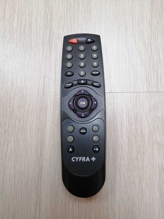 Oryginalny pilot do dekodera SD marki SAGEM wydawanego przez CYFRA+.