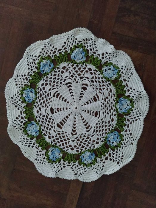 Mandala em linha de crochet 30cm de diâmetro