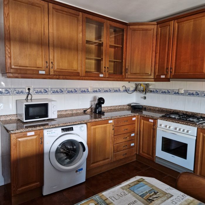 Aqui está alugo quarto 
​Título: Quarto no Centro da Guarda – Ideal para Estudante