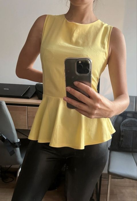 Nowa żółta bluzka bez rękawów z baskinką drole de copine